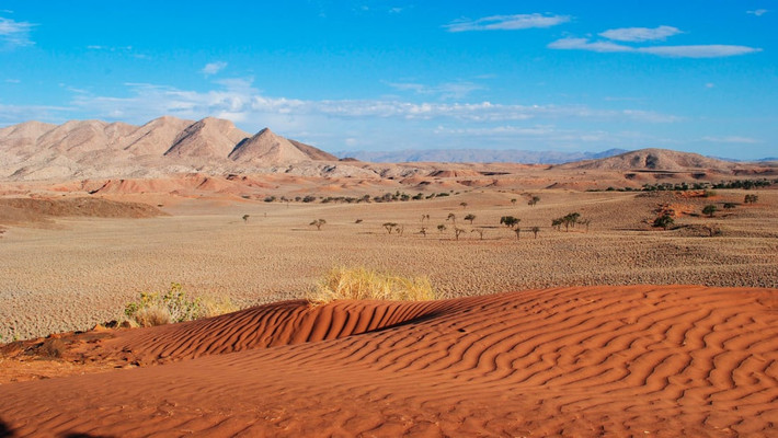 3. Namibia, châu Phi Truyền thông Anh quốc cho rằng vợ chồng Hoàng tử Harry đã lựa chọn tour du lịch Namibia cho kỳ nghỉ trăng mật của họ. Đây là một trong những quốc có mật độ dân cư thưa nhất trên thế giới.