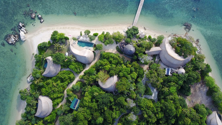7. Đảo Cempedak, Indonesia Hoàng tử Harry và Markle sẽ cần 1giờ di chuyển bằng phà từ Tanah Merah ở Singapore, sau đó thêm 1 giờ đi taxi cũng như 30 phút ngồi trên chuyến phà khác để tới được hòn đảo thiên đường Cempedak.