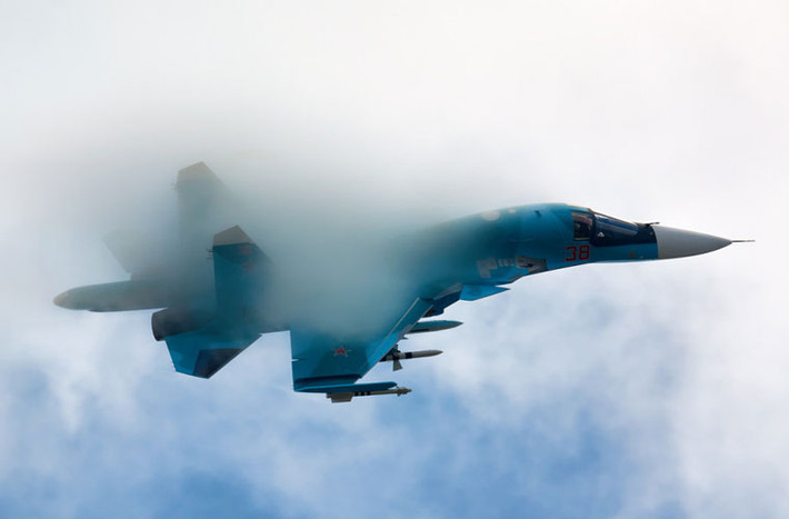 Dù mới phục vụ một số lượng rất ít trong Không quân Nga nhưng các phản hồi về Su-34 là rất khả quan. Các phi công tỏ ra rất hài lòng với khả năng của chiếc máy bay này, với chế độ tự động hóa rất cao trong mọi hành trình của chuyến bay, khả năng xử lý nhanh nhạy với mục tiêu và quản lý giao diện vũ khí thân thiện.