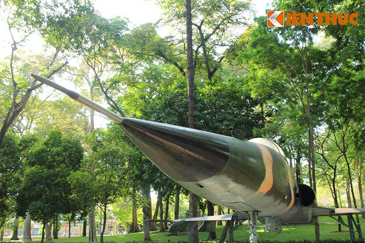 Tiêm kích F-5E được xem là loại chiến đấu cơ hiện đại nhất mà Mỹ cung cấp cho VNCH. Đây là thế hệ 2 của dòng tiêm kích hạng nhẹ F-5 do hãng Northrop sản xuất chủ yếu cung cấp cho các nước đồng minh của Mỹ.