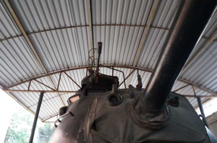 Về giáp bảo vệ, phần mặt trước tháp pháo dày 110mm, mặt trước thân là 120mm, hông trước dày 76mm, hông sau dày 51mm, sàn xe dày 25mm. Trong ảnh là cận cảnh tháp pháo tăng M48 Patton được trang bị pháo rãnh xoắn 90mm T54.