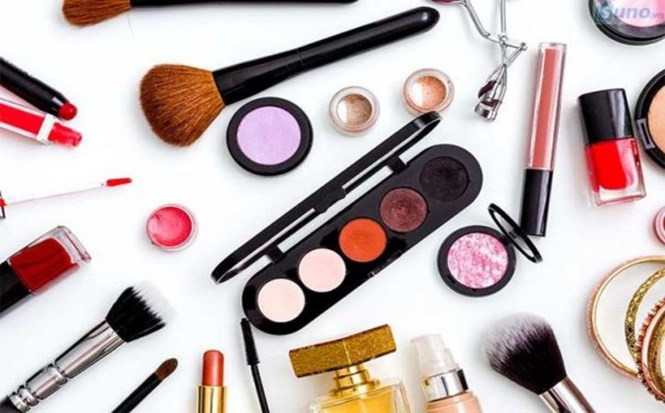 Sản phẩm làm đẹp cũ: Hãy bỏ mascara cũ, phấn mắt, son hay bất cứ sản phẩm làm đẹp nào trước ngày chúng hết hạn sử dụng. Những đồ vật cũ này có thể chứa các vi khuẩn gây ra bệnh về mắt, môi và kích ứng da.