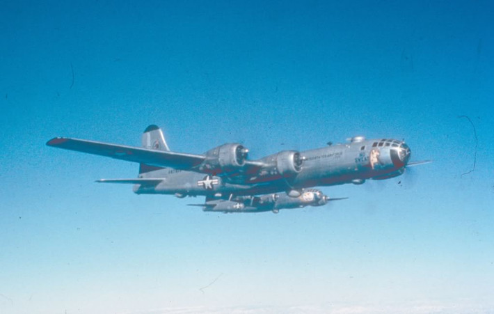 Những chiếc B-29 mang được tới 9 tấn bom các loại cùng 8 khẩu súng máy 12,7mm điều khiển từ xa, tốc độ bay 574km/h, tầm bay 5.200km.