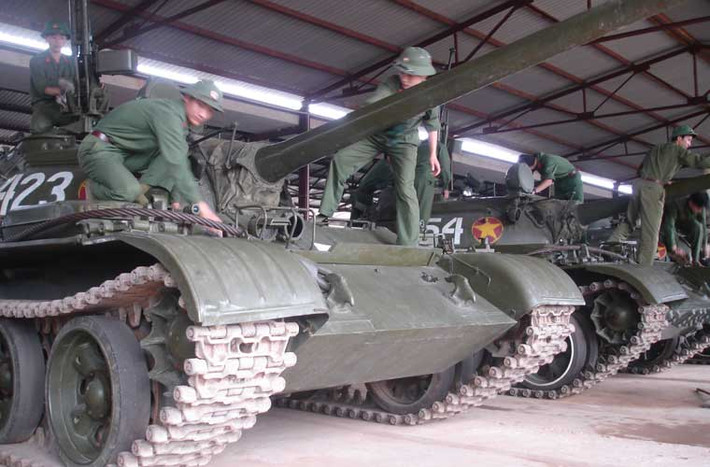 Các “cụ” xe tăng T-54/55 luôn luôn được lau chùi, bảo dưỡng thường xuyên, duy trì hệ số kĩ thuật cao, đảm bảo sẵn sàng chiến đấu.