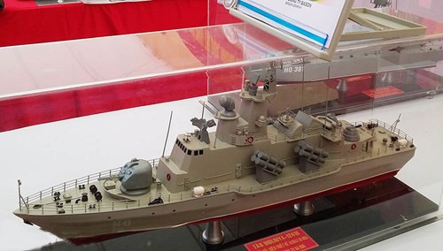 Mô hình tàu tên lửa Molniya do Viện thiết kế ALMAZ (Liên bang Nga) thiết kế, được đóng tại Tổng Công ty Ba Son.