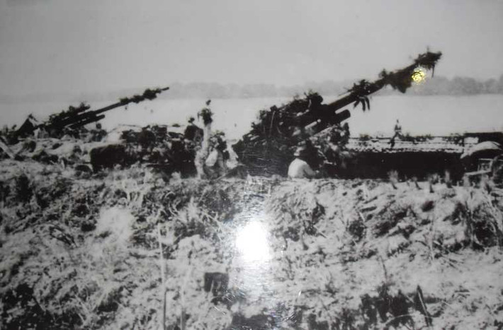 Sau năm 1960, Liên Xô bắt đầu cung cấp thêm số lượng lớn pháo 37mm, 57mm, 85mm, 100mm nên số pháo 88mm bắt đầu được loại dần khỏi trang bị bộ đội ta. Dẫu vậy, trước khi nghỉ hưu, pháo phòng không 88mm cũng kịp ghi dấu ấn trong kháng chiến chống Mỹ. Ngày 5/8/1964, Đại đội 141 và 143 pháo 88mm (Tiểu đoàn 217) phối hợp với tàu hải quân và dân quân tự vệ bắn rơi 1 máy bay Mỹ tại Hòn Gai (Quảng Ninh).