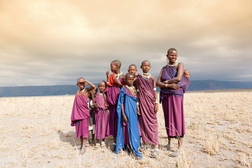 Nơi rất thích kết hôn đồng tính nữ. Ở Tanzania, có một bộ lạc nguyên thủy có tên là bộ lạc Kurya. Mặc dù bộ tộc cấm đồng tính luyến ái nhưng những người phụ nữ lại có thể kết hôn với nhau. Tại bộ lạc này, hôn nhân đồng tính giữa những người phụ nữ đã có từ lâu, trở thành truyền thống. Tuy nhiên, mục đích của những cuộc hôn nhân này này không phải vì tình yêu mà vì tài sản.