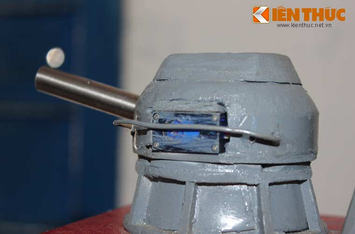 Pháo phòng không AK-630 với tốc độ nhả đạn 6.000 phát/phút tạo thành lưới lửa phòng không dày đặc khi phát hỏa.