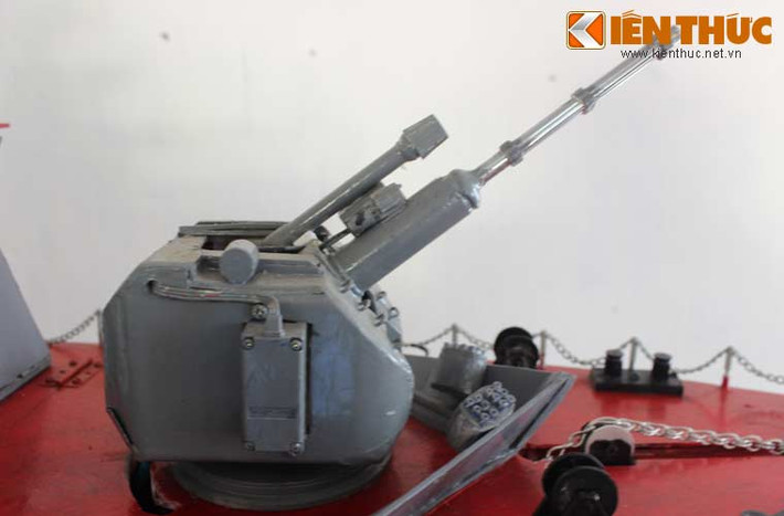 Pháo AK-176 trên tàu hộ tống tên lửa lớp P.
