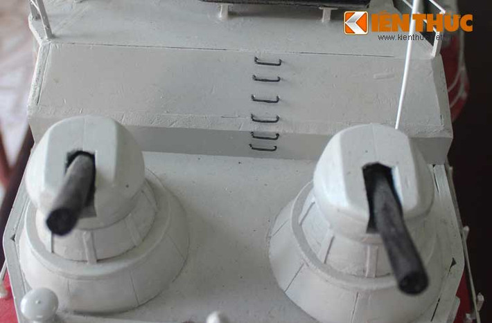 Pháo phòng không bắn nhanh AK-630, tốc độ bắn 6.000 phát/phút.