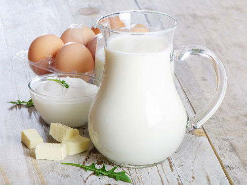 Đặc biệt cần tránh uống nhiều sữa nếu muốn giảm béo bụng, giữ eo. Dù sữa là nguồn cung cấp canxi dồi dào, giúp xương khỏe mạnh song chúng lại chứa lượng calo cao. Thành phần của sữa đôi khi cũng chứa các chất béo làm tăng nồng độ cholesterol, dễ tăng cân.