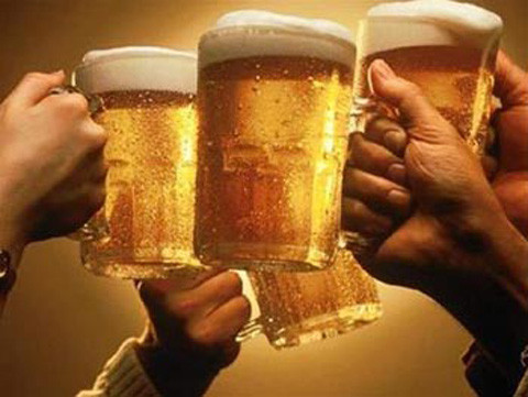 Bạn nên kiểm soát lượng rượu, bia uống vào bởi chuyên gia sức khỏe khuyến cáo lượng bia nên uống trong 1 ngày chỉ nên dao động từ 1 – 2 cốc. Nếu uống quá mức, tác hại của bia đối với sức khỏe tỉ lệ thuận với lượng nạp vào.