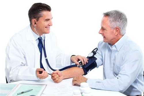 Chăm sóc tốt cho bản thân. Đối diện ung thư tiền liệt khiến nhiều bệnh nhân cảm thấy tuyệt vọng. Thực tế, bệnh tật là điều không tránh khỏi trong cuộc sống, thay vì sợ hãi nó bạn nên mạnh mẽ để tìm cách trị bệnh. Ung thư tiền liệt tuyến cũng không phải vô phương cứu chữa. Chính vì vậy, hãy dành thời gian chăm sóc tốt bản thân, kiên trì điều trị theo phác đồ bác sĩ đề ra.