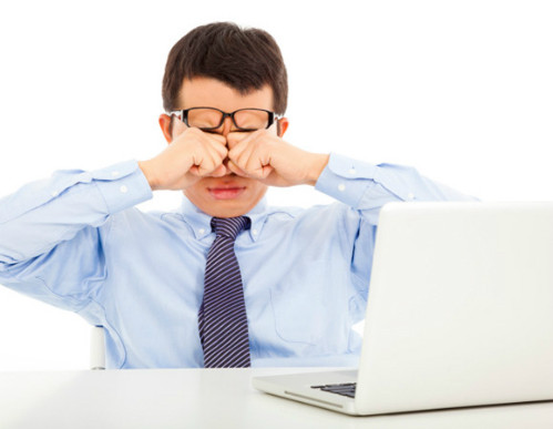 Khi mắc, người bệnh còn xuất hiệu tình trạng mờ mắt. Nguyên nhân bởi thời điểm này glucose trong máu cao, nó làm thay đổi hình thái của thủy tinh thể và mắt. Việc để tình trạng đường máu cao không kiểm tra trong thời gian dài, glucose sẽ làm thay đổi tròng mắt vĩnh viễn, có thể gây mù, và không thể phục hồi.