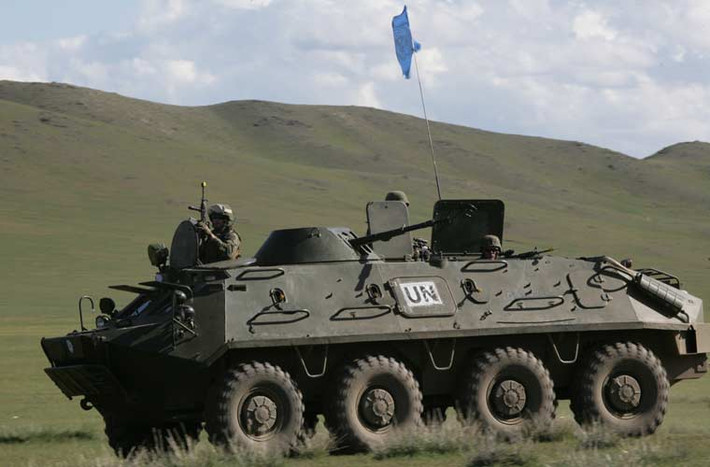 BTR-60PB nặng từ 10,2-10,3 tấn, dài 7,22m, rộng 2,83m, cao 2,42m, bọc lớp giáp thép mỏng chỉ chống được đạn cỡ 7,62mm (bắn cách 100m hoặc xa hơn) và mảnh đạn pháo. Nhìn chung, nhiệm vụ của BTR-60PB là chở quân trên chiến trường, không phải là chiến đấu trực tiếp nên khó mà đòi hỏi cao về hỏa lực, giáp.