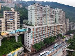 Tuyến đường hoàn tất vào năm 2005 để người dân và du khách khi tới Trùng Khánh có thể sử dụng.