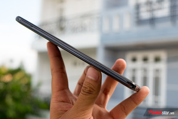 Samsung Galaxy A70 có độ dày thân máy 7,9 mm.