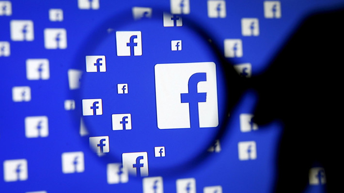 12. 6,8 triệu hình ảnh của người dùng bị lộ. Một lỗi trên Facebook cho phép các nhà lập trình bên thứ ba truy cập được hình ảnh của người dùng, bao gồm cả những hình ảnh được được tải lên máy chủ Facebook nhưng không được chia sẻ ở dạng công khai.