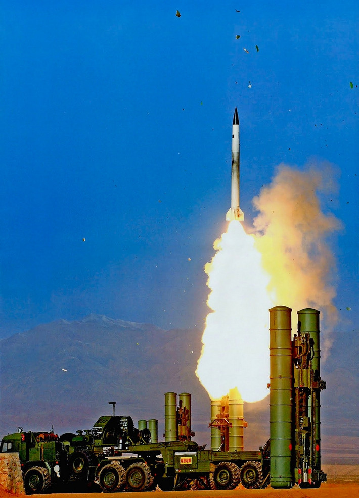 S-300PMU2 không chỉ có khả năng bắn hạ các loại máy bay, UAV, tên lửa hành trình mà còn có thể đánh chặn được tên lửa đạn đạo tầm ngắn - tầm trung.