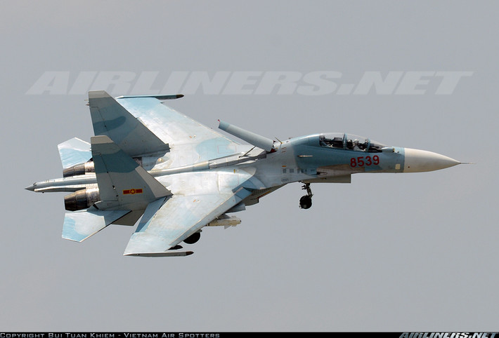Các máy bay tiêm kích Su-30MK2 được trang bị cho 3 trung đoàn không quân Việt Nam làm nhiều nhiệm vụ, đặc biệt là tuần tra bảo vệ quần đảo Trường Sa.