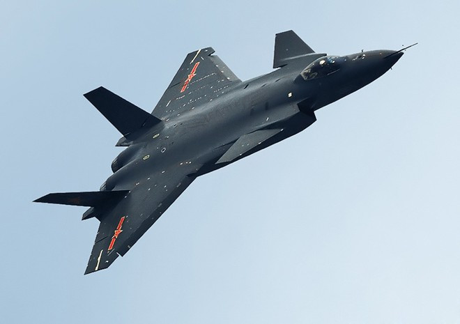 Thành đô J-20 là chiến đấu cơ tàng hình thứ 2 của Trung Quốc. Theo các chuyên gia, J-20 ra đời nhằm đối trọng với những chiếc F-35 của Mỹ. Nhiều thông tin cho rằng, Trung Quốc đánh cắp công nghệ từ F-35 để hoàn thiện J-20. Mẫu phi cơ này có thể đi vào hoạt động trong năm 2018.