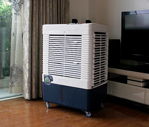 Quạt điều hòa là thiết bị làm mát dựa trên nguyên lý bốc hơi nước tự nhiên, có thể tỏa hơi nước làm giảm nhiệt độ trong phòng.