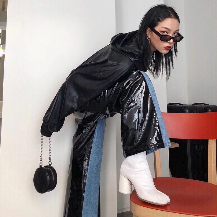 Sau 30 năm, Tabi boots dần được giới mộ điệu chấp nhận và tạo thành trào lưu mới trên thế giới. Bằng chứng đến từ sự xuất hiện trên hàng loạt bức ảnh street style của giới trẻ.