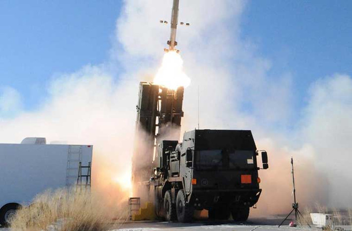 Mới đây, chính phủ Đức tuyên bố sẽ mua tổ hợp tên lửa phòng không MEADS do công ty MBDA cùng Lockheed Martin (Mỹ) hợp tác phát triển để thay thế cho các tổ hợp Patriot (Mỹ sản xuất). Giá trị của thương vụ mua sắm này ước tính lên tới 4,5 tỷ USD. Việc mua sắm này của nước Đức diễn ra trong bối cảnh Quân đội Đức chịu nhiều chỉ trích về một số loại vũ khí gặp vấn đề (điển hình là lỗi nghiêm trọng trên khẩu G36).
