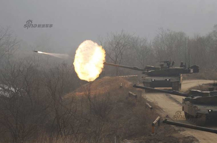 Địa điểm tập trận năm cách Seoul 90km, các xe tăng K-2 Black Panther thuộc biên chế một sư đoàn bộ binh cơ giới Hàn Quốc thực hiện cuộc tập trận với mục đích nhằm chống lại bất kỳ cuộc tấn công nào có thể xảy ra từ Triều Tiên.