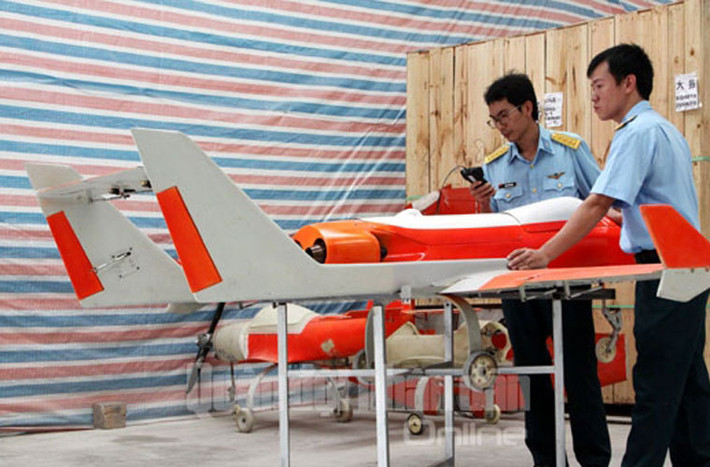 Chính việc sử dụng động cơ phản lực đem lại tốc độ cao khiến UAV-02 trở thành “bia bay lý tưởng” cho máy bay chiến đấu Su-30MK2 chặn kích.
