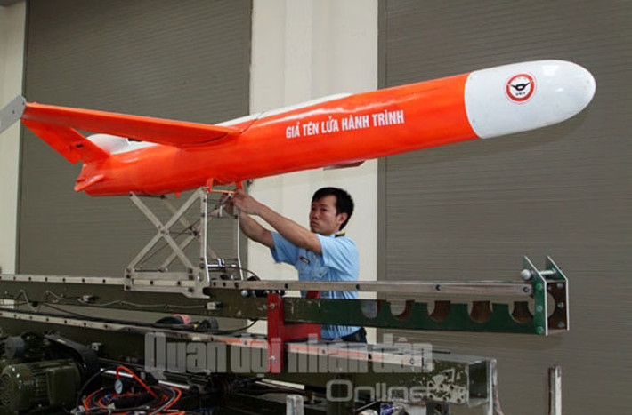 Ngoài UAV-02, Việt Nam đã chế tạo thành công phương tiện bay không người lái đóng giả tên lửa hành trình có thể làm bia bắn cho tổ hợp tên lửa phòng không S-300PMU-1.