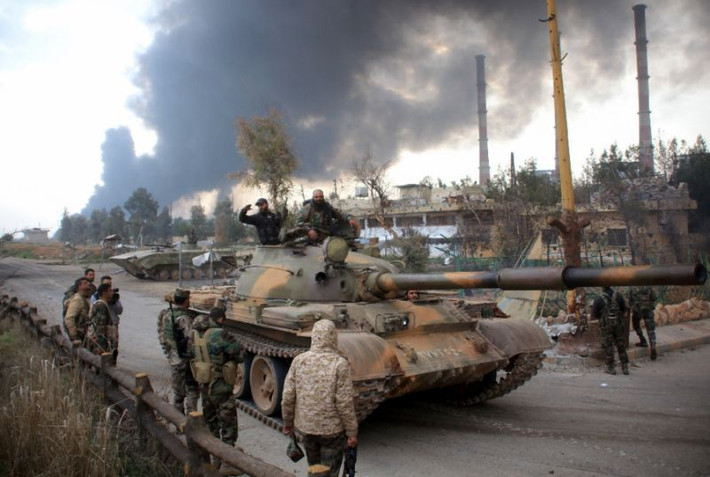 Syria được biết tới là quốc gia có những vùng cao nguyên khô cằn, khí hậu nóng và khô. Các hình ảnh chiến trường Syria bấy lâu này hầu như đều thể hiện đây là đất nước có nhiệt độ cao, nắng suốt ngày. Nguồn ảnh: Yahoo
