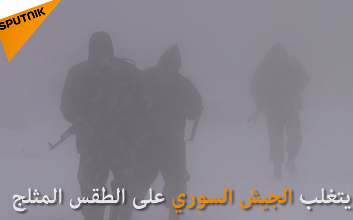 Nhóm binh sĩ Syria khó nhọc hành quân trong bão tuyết. Nguồn ảnh: Sputnik