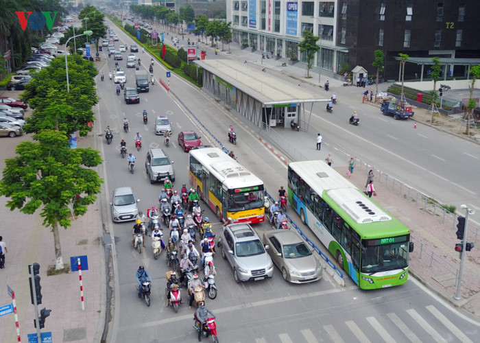 Nếu BRT chỉ đông vào giờ cao điểm thì thực sự chưa phát huy hết hiệu quả của phương tiện công cộng hiện đại bậc nhất. Ngược lại, đó còn là tình trạng lãng phí không gian, cơ sở hạ tầng, vật chất, con người... và cần tìm giải pháp sớm khắc phục hơn là vui mừng.