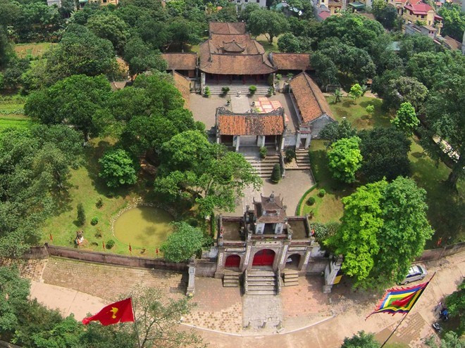 Thành Cổ Loa là toà thành cổ vào bậc nhất Việt Nam được vua Thục An Dương Vương xây từ thế kỷ thứ 3 trước Công nguyên để làm kinh đô nước Âu Lạc (tên nước Việt Nam thời đó). Nay thuộc huyện Ðông Anh, ngoại thành Hà Nội.