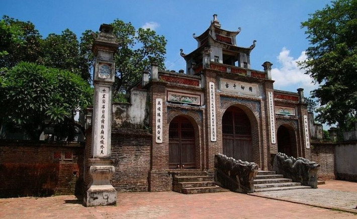 Mặt ngoài lũy, dốc thẳng đứng, mặt trong thoải để địch đánh vào khó, ta trong đánh ra dễ. Lũy cao trung bình từ 4-5 m, có chỗ 8-12 m. Chân lũy rộng 20-30 m, mặt lũy rộng 6-12 m. Khối lượng đất đào đắp ước tính 2,2 triệu mét khối.