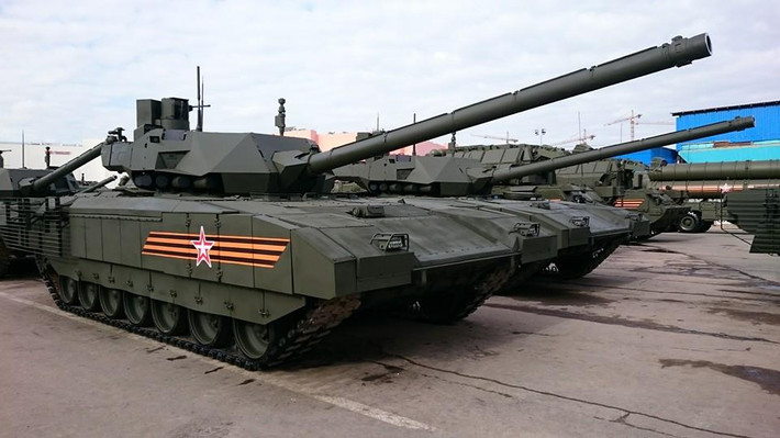 Trong ảnh, siêu tăng T-14 Armata với tháp pháo khá nhỏ gọn đặt ở trung tâm thân xe tăng.