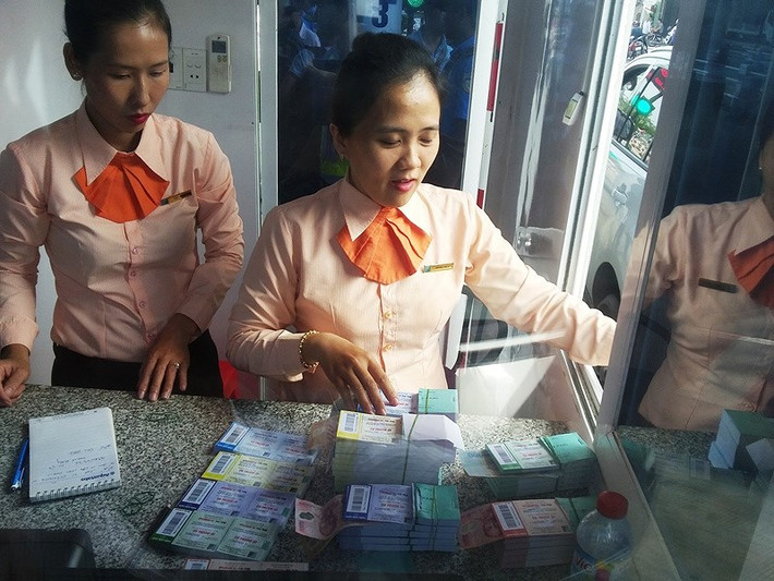 Hơn ba ngày qua, từ khóa và hình ảnh có thể gọi là nóng nhất có lẽ là BOT Cai Lậy và những thông tin, hình ảnh về cuộc “giằng co” giữa tài xế và đơn vị khai thác trạm thu phí này.