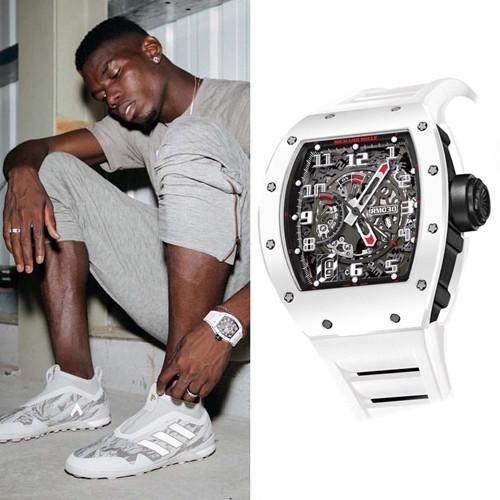 Nhà vô địch thế giới Paul Pogba cũng thể hiện độ chịu chi với chiếc RM030 White Rush giới hạn 50 chiếc trên toàn thế giới, làm từ Carbon TPT và Ceramic trắng, siêu nhẹ và chống xước với mức giá khoảng 3,2 tỉ đồng.