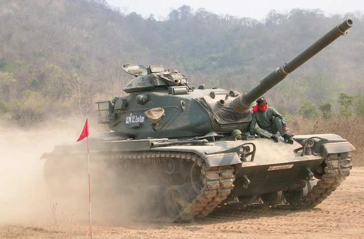 Xe được trang bị động cơ diessel cho tốc độ tối đa 48km/h, tầm hoạt động 500km.
