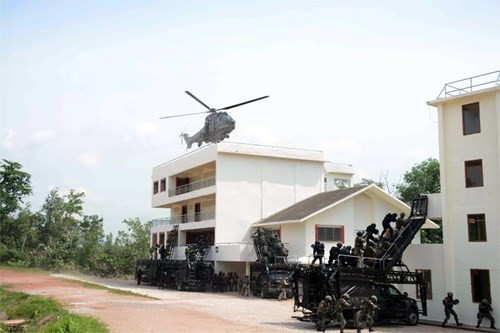 Toàn bộ lực lượng đặc nhiệm đa quốc gia được chia ra thành 13 nhóm chiến thuật. Riêng đặc nhiệm của nước chủ nhà Singapore sẽ đảm nhiệm 2 hướng tấn công từ trực thăng và tàu biển. Nguồn ảnh: QĐND