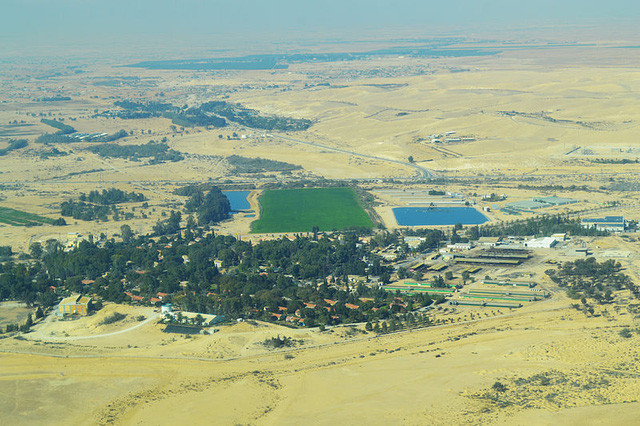 Đất nước Israel có tới 70% diện tích lãnh thổ là sa mạc, còn lại là đồi núi đá trọc, khí hậu khắc nghiệt, chênh lệch nhiệt độ ngày đêm khá cao. Tuy nhiên, người dân nơi đây đã tạo ra điều thần kỳ ở Trung Đông.