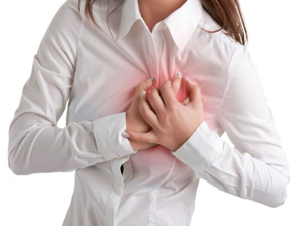 Ho mãn tính hoặc đau ngực: Bệnh bạch cầu và u phổi có thể gây ra các triệu chứng như ho hoặc viêm phế quản. Ngoài ra, bệnh nhân bị ung thư phổi cũng có dấu hiệu kèm theo là đau, tức ngực kéo dài.