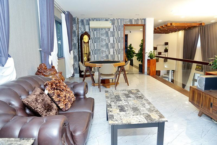 Nội ngoại thất đều do một tay anh lựa chọn, thiết kế.