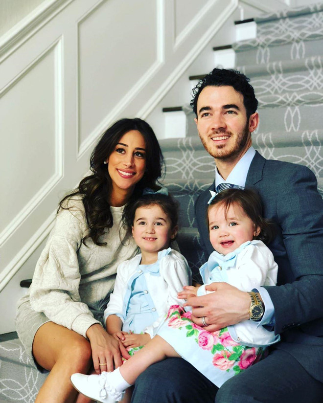 Sau khi Jonas Brothers tan rã năm 2013, Kevin Jonas tập trung thời gian chăm sóc gia đình. Anh kết hôn cùng ngôi sao truyền hình Danielle từ năm 2009 và hiện họ có hai thiên thần kháu khỉnh. Đến tháng 2, nhóm khiến người hâm mộ thổn thức khi thông báo tái hợp. Tuy nhiên sản phẩm mới của 3 anh em nhà Jonas không được đánh giá cao.