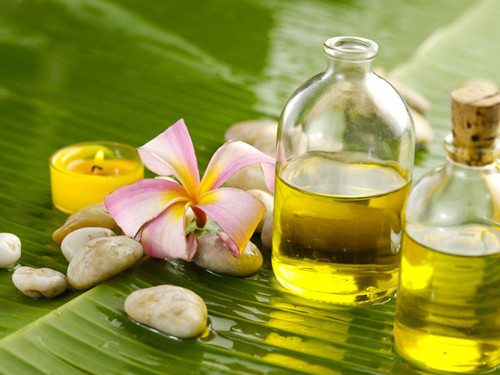 Dùng dầu thầu dầu. Dầu thầu dầu rất được ưa chuộng bởi chúng tác động tích cực đến hệ miễn dịch, bạch huyết của cơ thể. Đặc biệt, dầu thầu dầu còn vô cùng hữu hiệu cho nỗ lực chống viêm, giảm đau, ngừa sỏi mật.