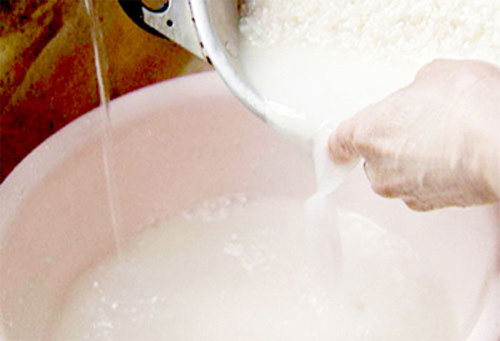 Đảm bảo nguồn nước không chứa thạch tín. Hàm lượng thạch tín có nhiều trong nước cũng là nguyên nhân khiến bạn đối diện với nguy cơ ung thư cao. Chính vì lý do này, John Duxbury đến từ Đại học Cornell khẳng định: “Việc vo gạo bằng nước chứa nồng độ thạch tín cao không giúp loại bỏ chất độc hại mà còn khiến chúng nguy hiểm hơn cho sức khỏe. Nếu nước chứa lượng thạch tín vượt mức cho phép, bạn nên tìm đến các chuyên gia để được giúp đỡ.
