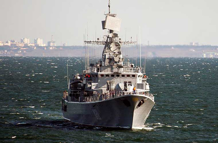 Tàu chiến lớn nhất của Hải quân Ukraine U-130 Hetman Sahaydachniy tuy được thiết kế chủ yếu cho vai trò tuần tra bờ biển (nhận bàn giao từ Bộ đội biên phòng Liên Xô) nhưng lại có khả năng chống tàu ngầm tương đối tốt với 8 ống phóng ngư lôi 533m và 2 bệ phóng bom chống ngầm RBU-6000.