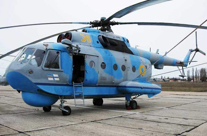 Còn trực thăng chống ngầm Mi-14PL được trang bị thiết bị phát hiện từ tính lạ APM-60, phao âm OKA-2, radar tìm kiếm Type 12-M, mang được một ngư lôi AT-1/APR-2 hoặc một bom hạt nhân chống ngầm Skat hoặc 8 bom chìm.