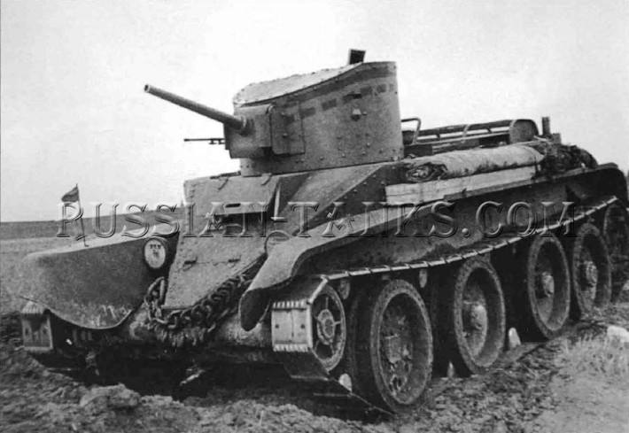 Dòng tăng hạng nhẹ BT (gồm BT-2, BT-5 và BT-7) được sản xuất từ năm 1932-1941 với tổng cộng 7.000-8.000 chiếc. Các mẫu tăng này có trọng lượng từ 11-14 tấn, trang bị pháo chống tăng 37mm hoặc 45mm. Dòng tăng BT sử dụng trong hầu hết các cuộc chiến tranh giai đoạn những năm 1930 và hầu hết các trận chiến Chiến tranh Thế giới thứ 2.